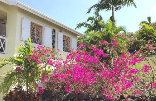 Westbury House | Private romantic retreat, ideally located, panoramic views, walk to the beach.