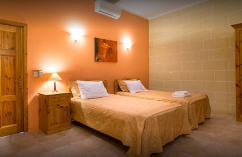 Ta' Għammar Bed & Breakfast | PRIVATE ROOM 2 PEOPLE PRIVATE BATHROOM ON CORRIDOR