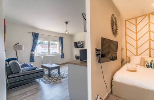 Woippy Bed & Breakfast | Private room 26m + living room and kitchenette - WIFI