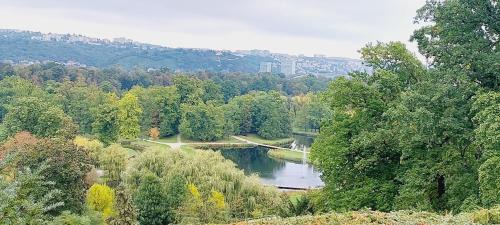 Bubenec Apartment | Private room 30 min nice Green walk old center A