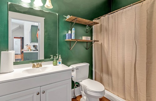 Evansville House | Private Room A in Shared House with Common Areas – Comfortable and Convenient