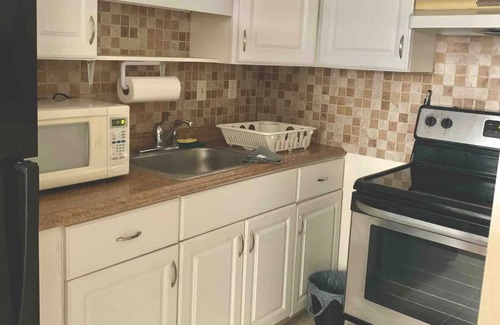 West Little Havana Apartment | Private room close to Miami Airport - Free Parking