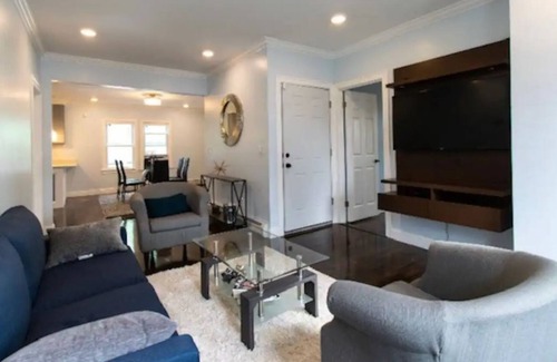 Quincy Apartment | Private room in Luxury Condo By Quincy Center