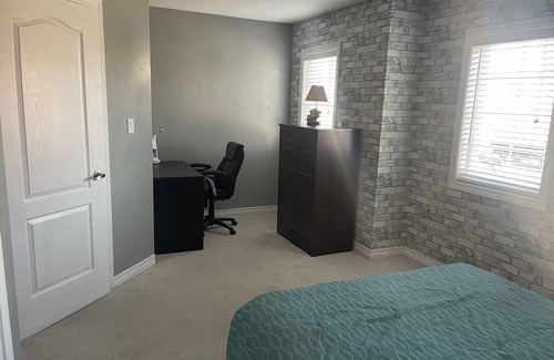 Barrie House | Private Room in South Barrie (For Females Only)