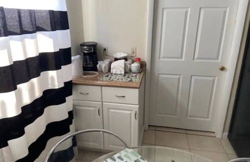 West Little Havana House | Private room near to Miami Airport - Free Parking