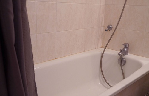 Saint-Denis Bed & Breakfast | Private room -single bed in appartement to share- 20 Minutes from Paris