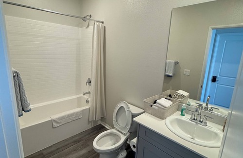 Temecula House | Private Room with own bathroom in Winchester, 12 mins away from Temecula Winery