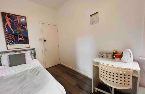 King's Cross Apartment | Private Rooms for 7 People with Bathroom