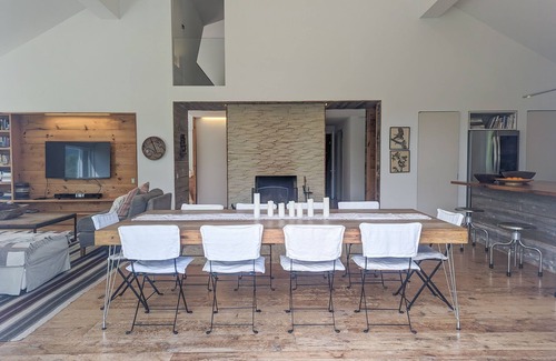 Roxbury House | Private Roxbury Estate - Heated Pool, Sauna, Steam shower, Kayak pond, Views!
