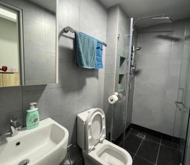 Downtown Kota Kinabalu Apartment | Private Royal Top-Floor Corner, Stunning Oceanview Luxury Stay -Mango House6