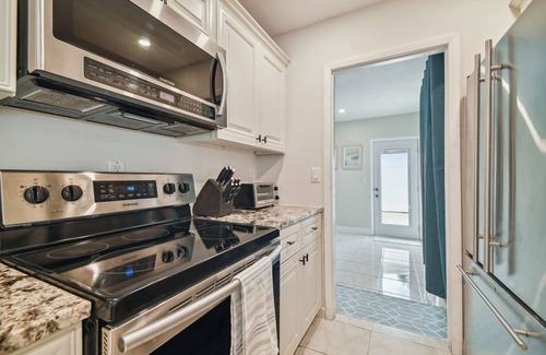 Spring Hill House | Private Salt Water Pool, expansive patio + outdoor kitchen