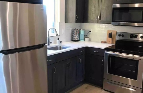Hurricane Apartment | Private Scenic Stay at Sycamore Lane