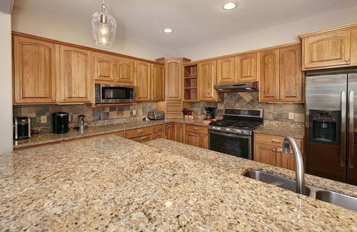 Warrior's Mark West House | Private Ski Home with 3 King 6 Queen Beds Ski In Out and Free Shuttle