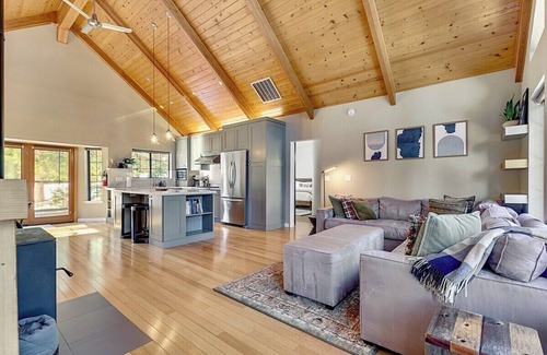 Kings Beach Ski Chalet | Private Ski, Lake & Golf Chalet! Walk to Lake