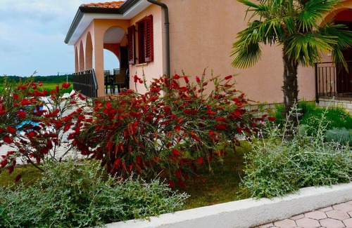Dracevac Villa | Private South-Facing Pool. Village Location. Near Beaches. AirCon/WiFi.