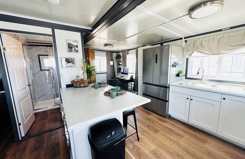Pecos Apartment | Private, Spacious Studio BoxHouse with Office: Queen Bed with Office