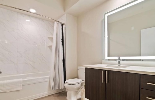 Shoreline West Apartment | Private & Spacious 2BR | Full Kitchen & Laundry | Downtown Mountain View