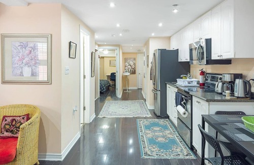 Churchill Meadows House | Private, Spacious with Jacuzzi & Great Location