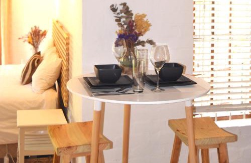 Somerset West Bed & Breakfast | Private Studio with Kitchenette