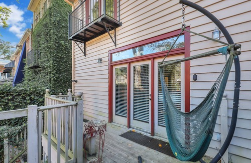 Eastside House | ★Private terrace & parking ★ at this Historic 1800's Townhome in ❤︎ of City