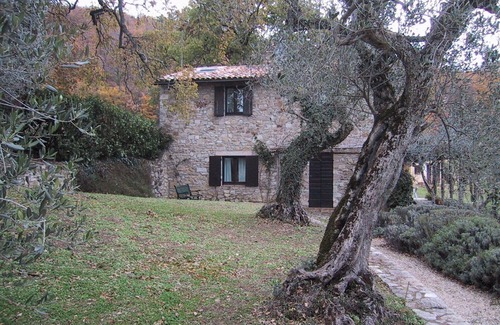 Loreto House | Private Umbrian Stone Farmhouse with Pool