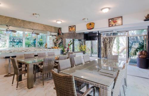 Luis Donaldo Colosio Bed & Breakfast | Private Villa 10 Rooms, Private Pool, Walk to Beach