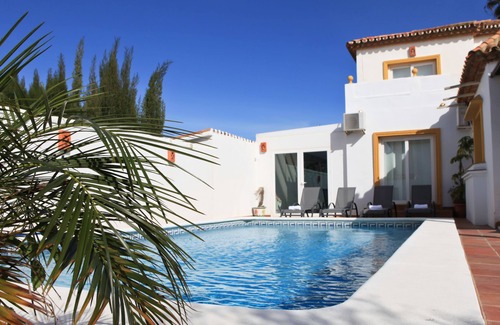 Buenas Noches Villa | Private Villa, Gym, Private Pool, Parking, 10 min to beach, WIFI, Air Con.