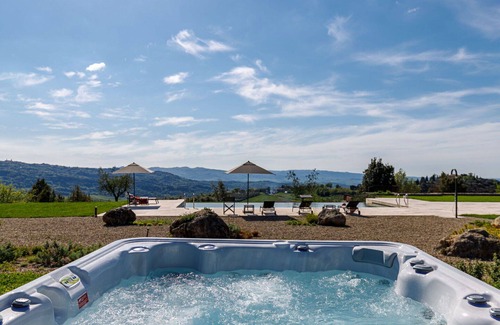 Volterra Villa | Private Villa with A/C, hot tub, WIFI, private pool, patio, pets allowed, close to San Gimignano