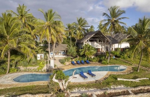 Pingwe Villa | Private Villa with outdoor swimming pool in front of large beach