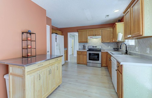 Myrtle Grove House | Private Wooded Retreat Near Beach & Town