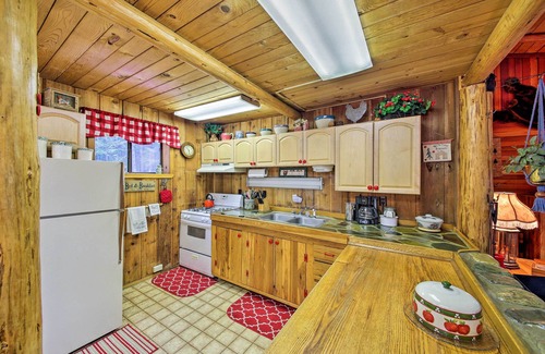 Troy Cabin | Private 'Yaak River Hideaway' w/Deck & Mtn Views!