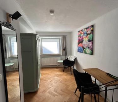 Graurheindorf House | Private Zimmer mit eigener Küche und in Rheinnähe