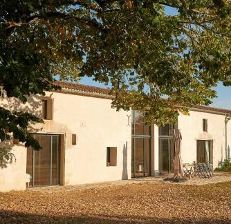 La Gripperie-Saint-Symphorien House | Propriété Agricole Restaurée Près De La Côte Atlantique Française