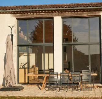 La Gripperie-Saint-Symphorien House | Propriété Agricole Restaurée Près De La Côte Atlantique Française