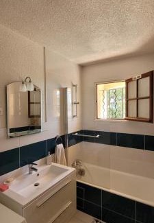 Boulouris-sur-Mer Apartment | Proche Mer YourHosteHelper