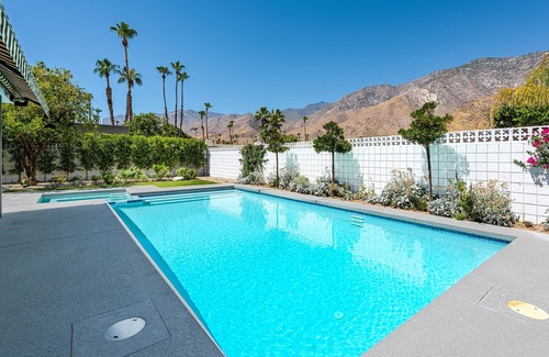 Canyon Corridor House | Professionally-Decorated Mid-Century Modern South Palm Springs Home