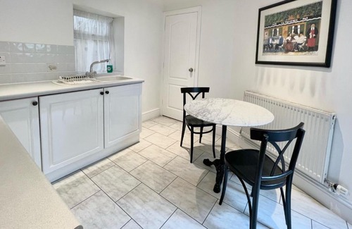 Douglas Apartment | Promenade House