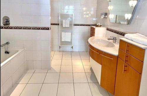 Douglas Apartment | Promenade House