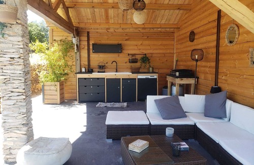 Lirac House | Promotion Dernière Minute! Maison en Bois Avec Piscine en Campagne