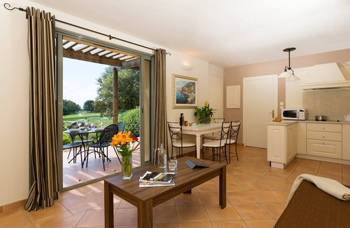 Saumane-de-Vaucluse Condo | Promotion! Appart sympa, Piscine, Proche du Golf