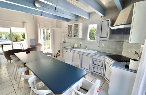 Saint-Georges-d'Oleron House | Property in Oléron/Swimming pool, 500 m beach, forest, cycle paths, 16 beds