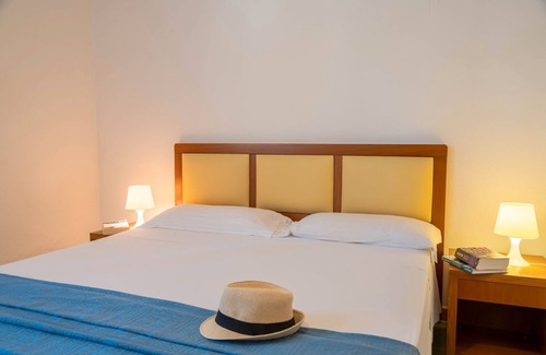 Grotta dell'acqua Resort | Property In A Holiday Village 'Monolocale Con Giardino' with Shared Pool and Air Conditioning