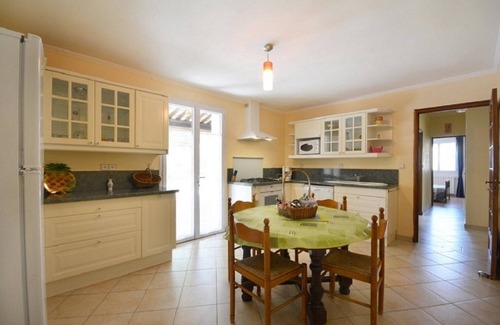 Saint-Didier Villa | Provençal House With Pool Vaucluse, with Good Services