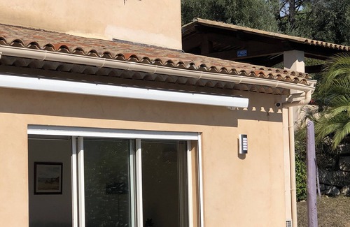 Bagnols-en-Foret Villa | Provençal villa with pool and a lovely view of the hills