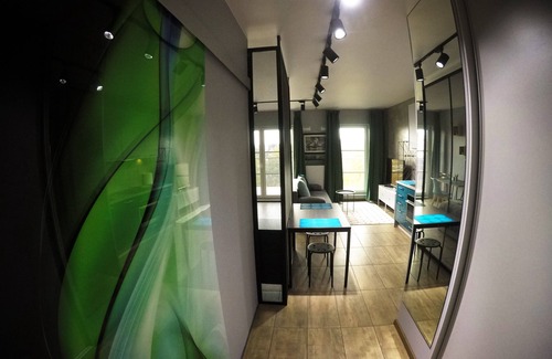 Fabryczna Apartment | Przytulna kawalerka z wanną i wygodnym łóżkiem tuż obok Magnolia Park