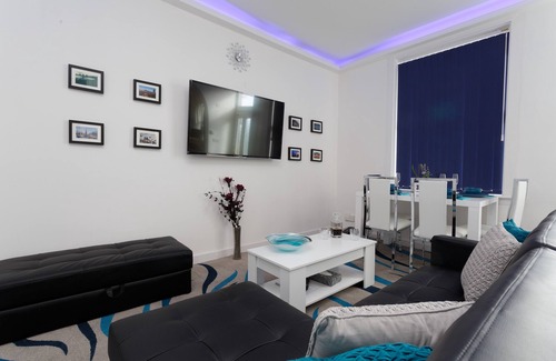 Harehills Apartment | £3 taxi ride from central leeds