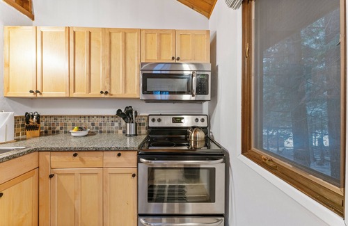 Whitefish House | Ptarmigan Village Amenities + Amenities & Minutes to Whitefish Mountain Resort!