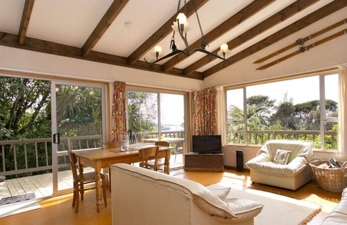 Pukawa Cottage | PUKAWA VIEWS - PUKAWA BAY BACH, family friendly in Pukawa Bay