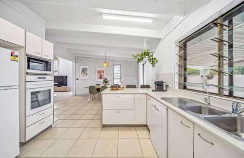 Golden Beach House | Pumicestone Beach House - 200m to the passage