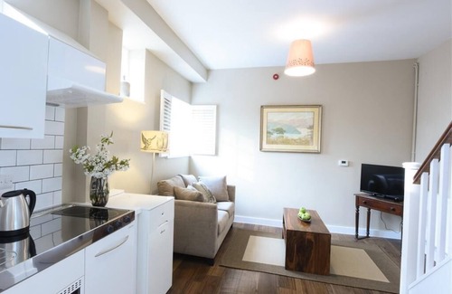 Charlton Apartment | Pump Housetat Woodstock Suites